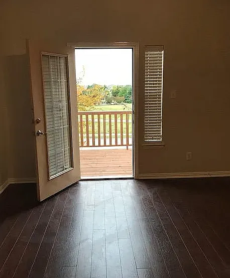 MASTER/PRIMARY BEDROOM WITH ACCESS TO DECK