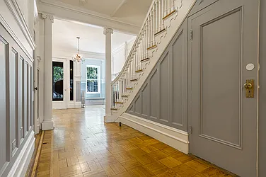 Rented by Dixon Advisory USA Inc.