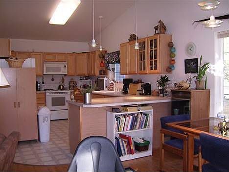 3rd image of 4230 N Oakwood Dr