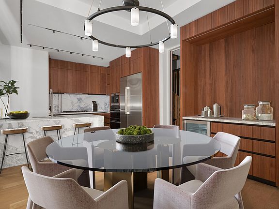 5th image of 119 Leroy St #Townhouse