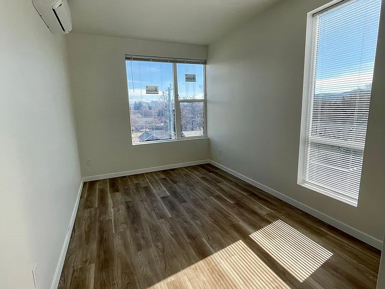 2520 N Regal St — Photo 14