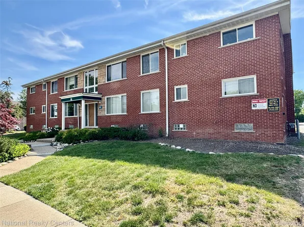 361 N Eton St APT 5, Birmingham, MI 48009