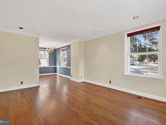 5th image of 3529 S Stafford St #B