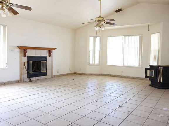 2nd image of 425 Christopher Ct