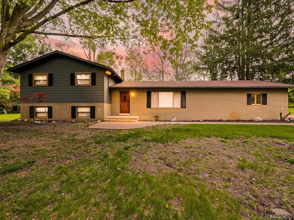 7580 Thornwood St, Canton, MI 48187