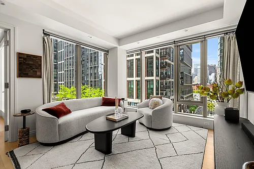 135 Seaport Blvd Photo 1