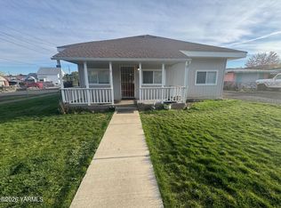 110 E 2nd St, Naches, WA 98937