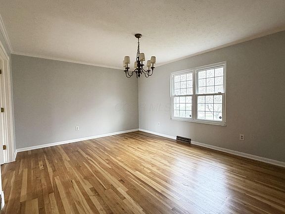 4th image of 647 Mohican Way