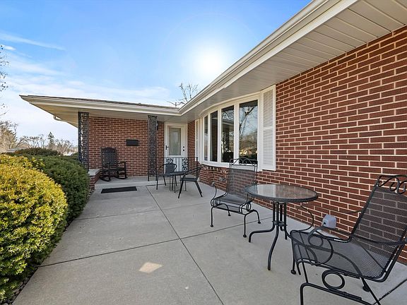 3rd image of 611 Palladium Dr W