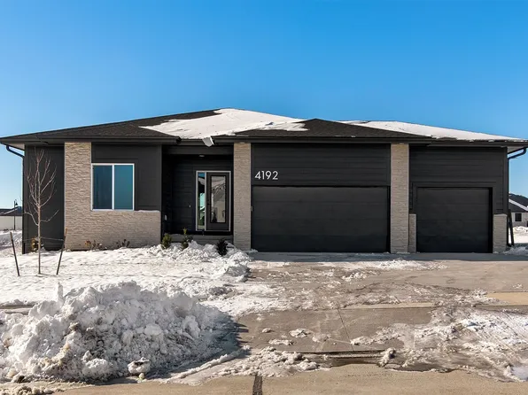 4192 NW 177th St, Clive, IA 50325