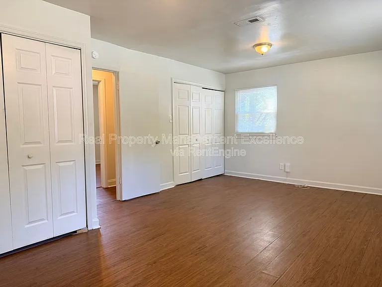 419 Walton St — Photo 17