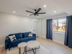 5033 Hanna Pl SE, Washington, DC