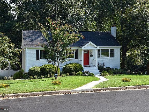 4th image of 7306 Woodley Pl