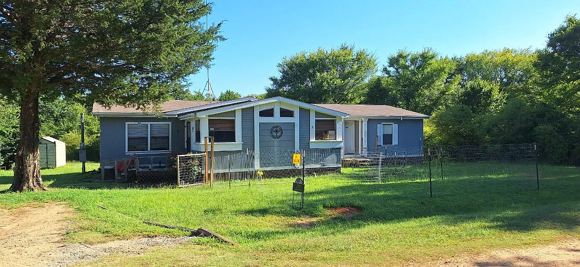 3 bed, 2100 sqft, $1,495 — Photo 1