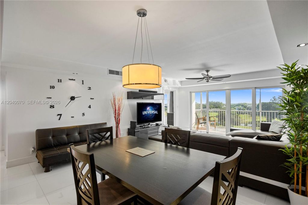 3050 N Palm Aire Dr APT 710, photo 6