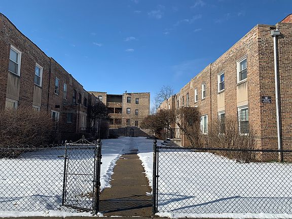 2nd image of 5216 S King Dr APT 1W