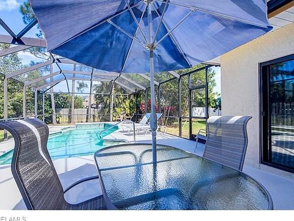 Plenty of screened patio areas poolside.