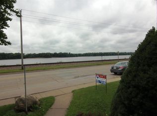 318 W Front St, Buffalo, IA 52728