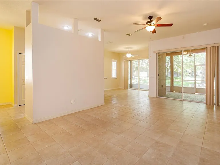 120 Crepe Myrtle Dr — Photo 2