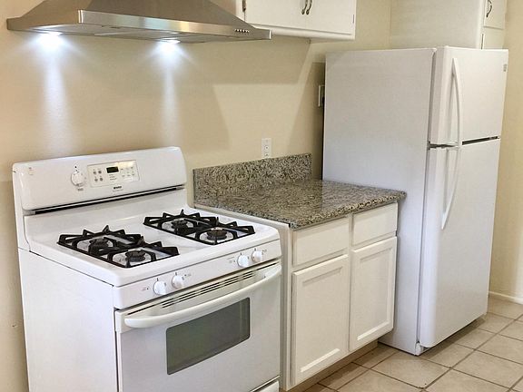 4th image of 411 Douglas St #1
