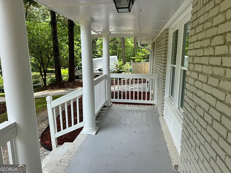 1508 Vancouver Dr — Photo 3