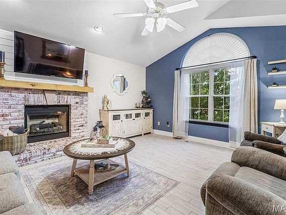 5th image of 104 Williamsburg Dr