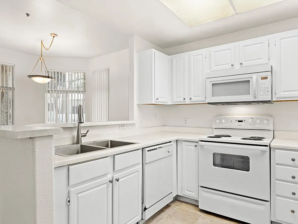 11375 E Sahuaro Dr #1041