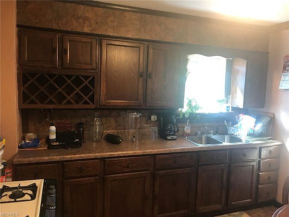 5th image of 2027 Woodcrest Ave