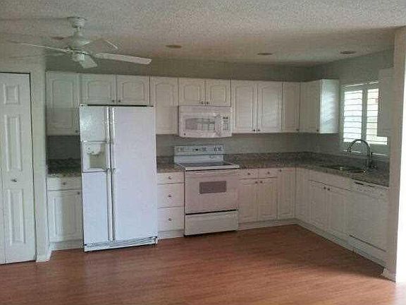 4th image of 2860 NE 14th Street Causeway #304D