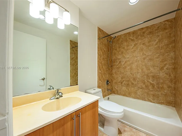 7501 E Treasure Dr #6A — Photo 10