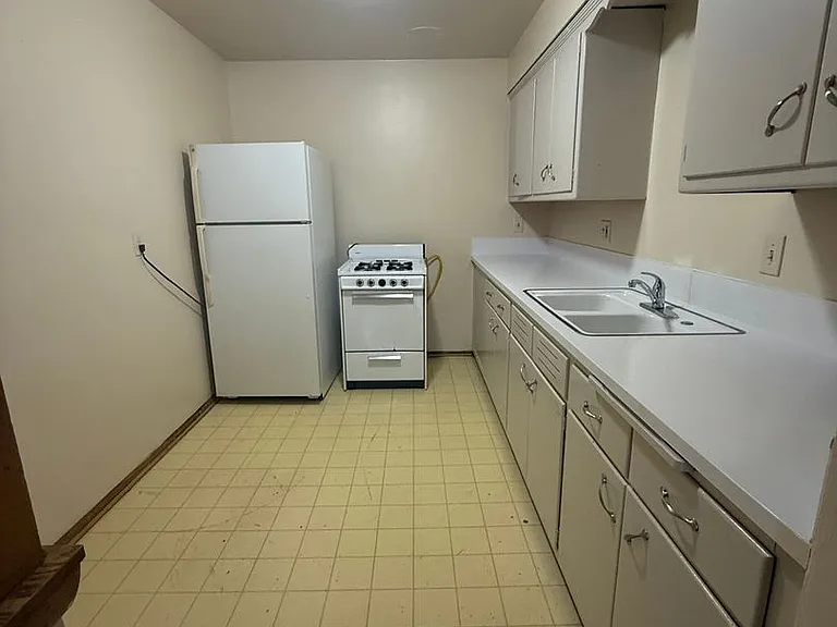 9015 W Thurston Ave — Photo 6