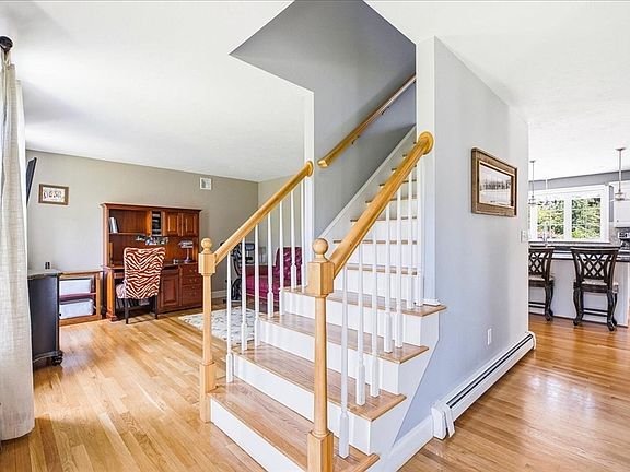 5th image of 37 Wyndemere Ct