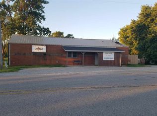 1747 Black Diamond Rd SW, Oxford, IA 52322