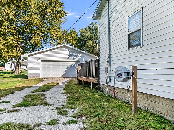 4th image of 412 E Elm St
