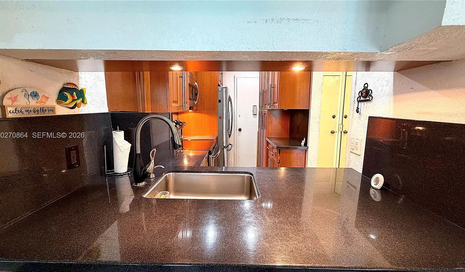 Alexander Towers Condo — Photo 2