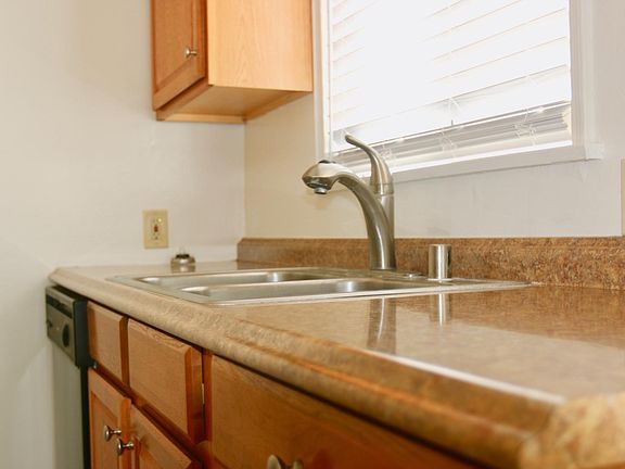 2nd image of 634 E Magnolia Blvd #5