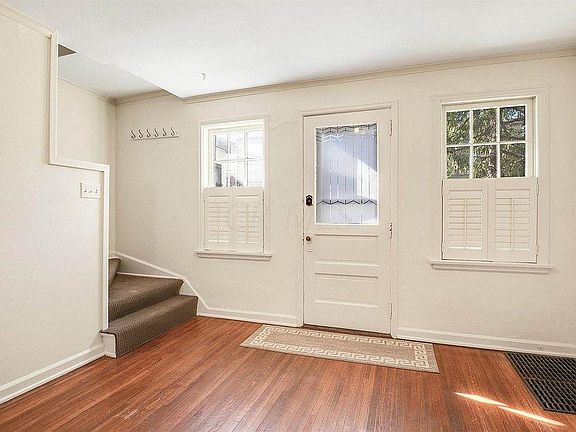2nd image of 119 E Blenkner St