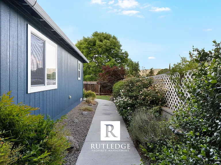1013 Hope Dr — Photo 27