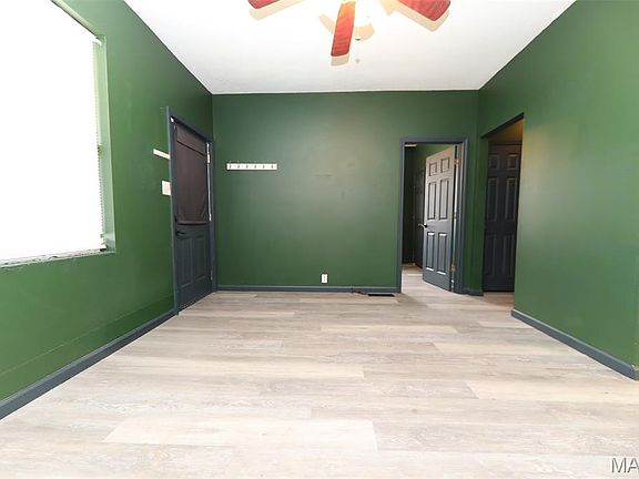 4th image of 2459 Jerden Ave