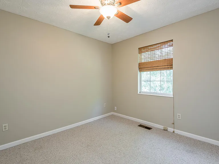 1560 Pheasants Glen Dr — Photo 66