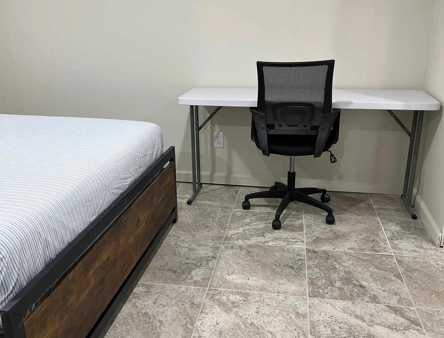 Studio, 1000 sqft, $900 — Photo 2