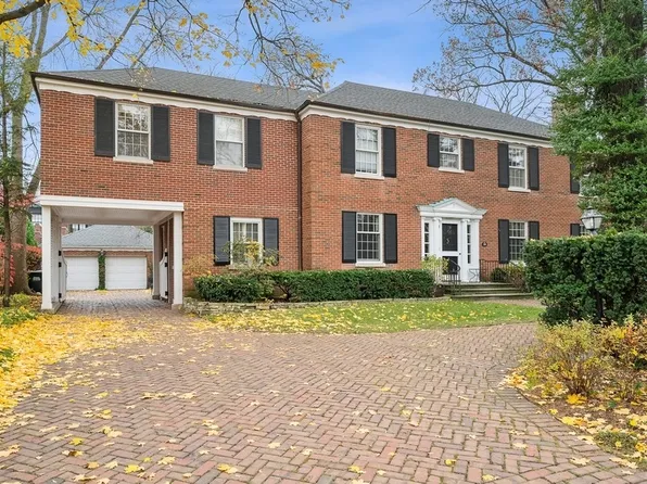 130 Winnetka Rd, Kenilworth, IL 60043