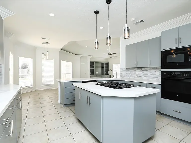 1715 Cottage Landing Ln — Photo 17