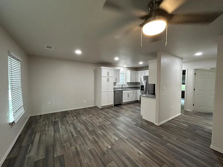 1029 N Water St — Photo 29