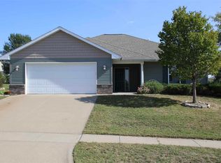 1042 Oxen Ln, Iowa City, IA 52240