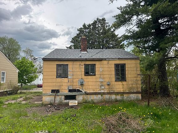 2nd image of 18465 Caldwell St