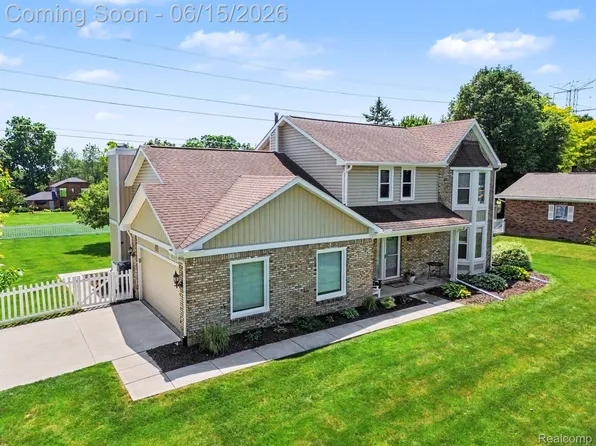 6433 Woodcrest Rdg, Clarkston, MI 48346