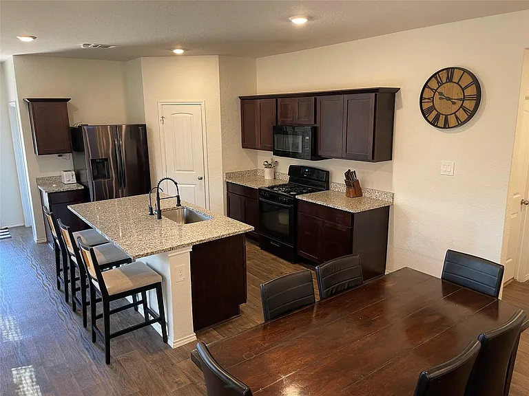 125 Calgary Ln — Photo 8