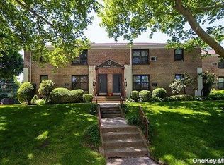 22 Terrace Cir APT 1C, Great Neck, NY 11021