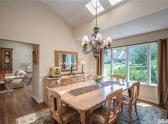5th image of 39 Old Town Ln